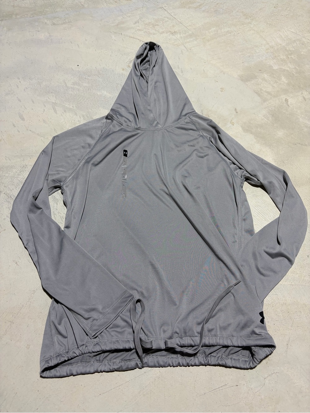 Under armour NWT women’s Lightweight Hooded Performance sweatshirt Gray large